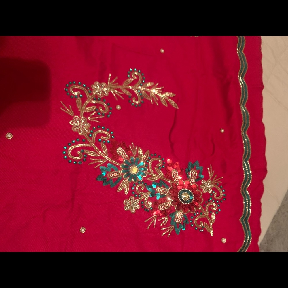 Red Shawl - Picture 3 of 4